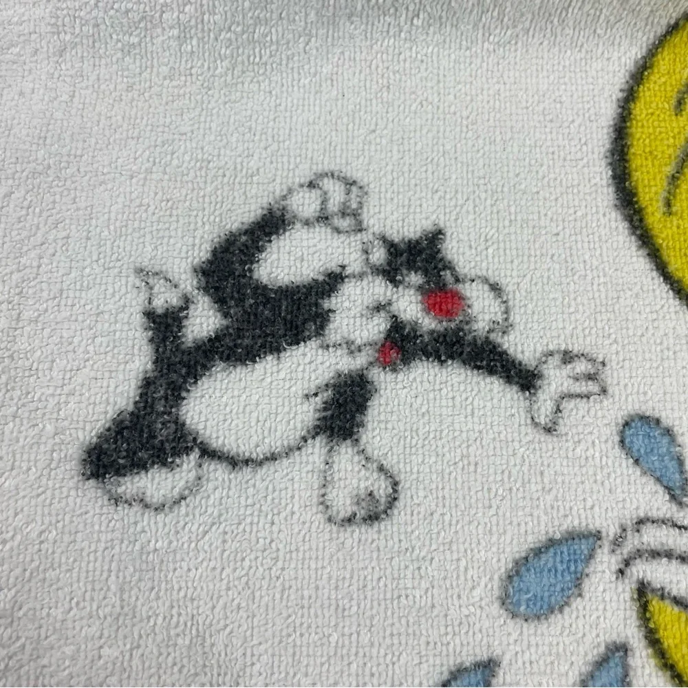 Vintage Tweety Bird Towel Child Size FLAWS Warner Bros. Sylvester Cat‎ Retro